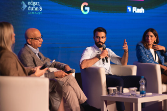 Participación del equipo en una conferencia